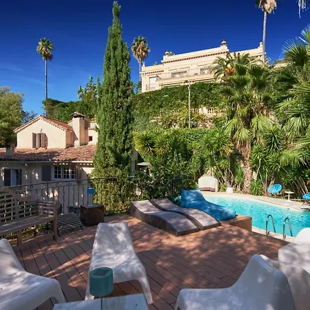 Surrounded By Greenery - Les Pins Cannes