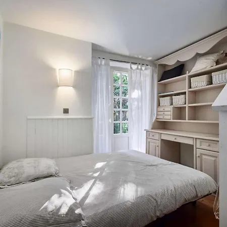 Vila Surrounded By Greenery - Les Pins *
